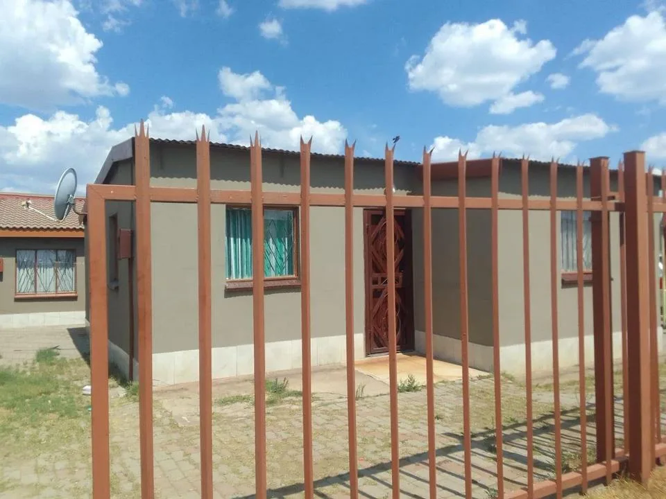3 Bedroom House for sale in Embalenhle