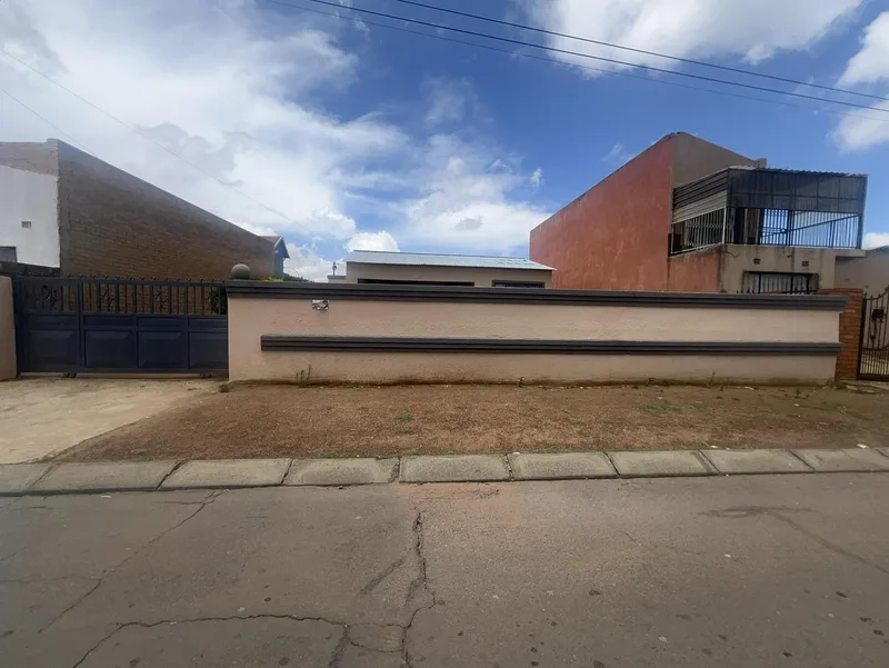 5 Bedroom House in Dobsonville