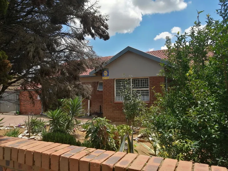 3 Bedroom House in Zakariyya Park