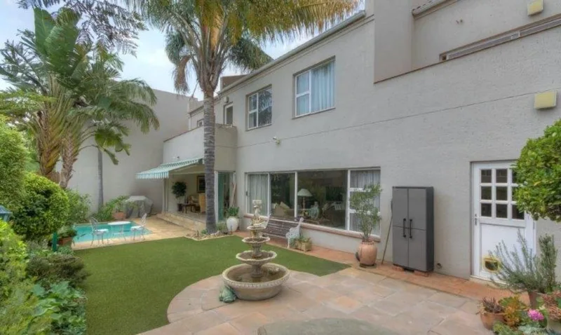 5 Bedroom Townhouse for sale in Strathavon