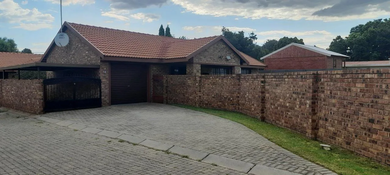 3 Bedroom Townhouse for sale in Meyerton Central