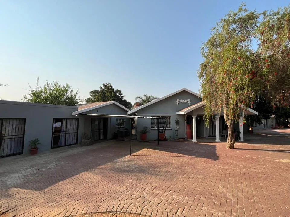 17 Bedroom House to rent in Bo-dorp