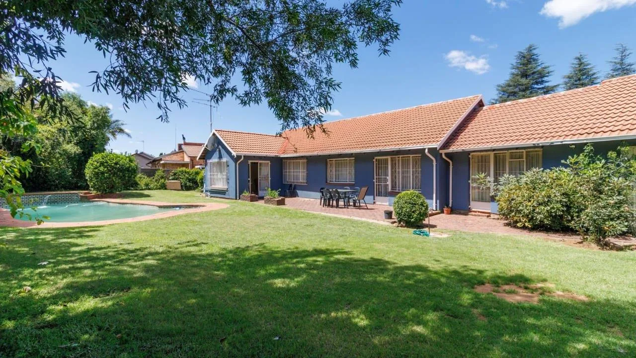 4 Bedroom House for sale in Mulbarton