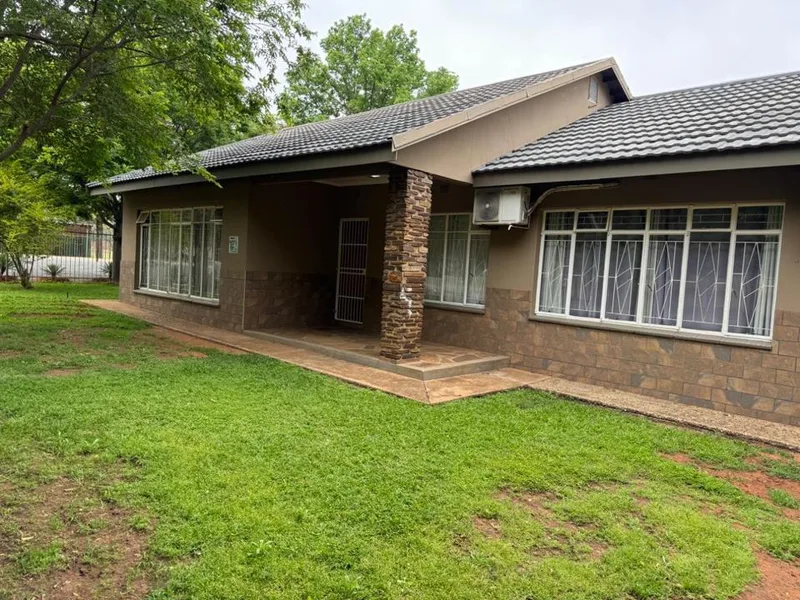 4 Bedroom House for sale in Hartswater