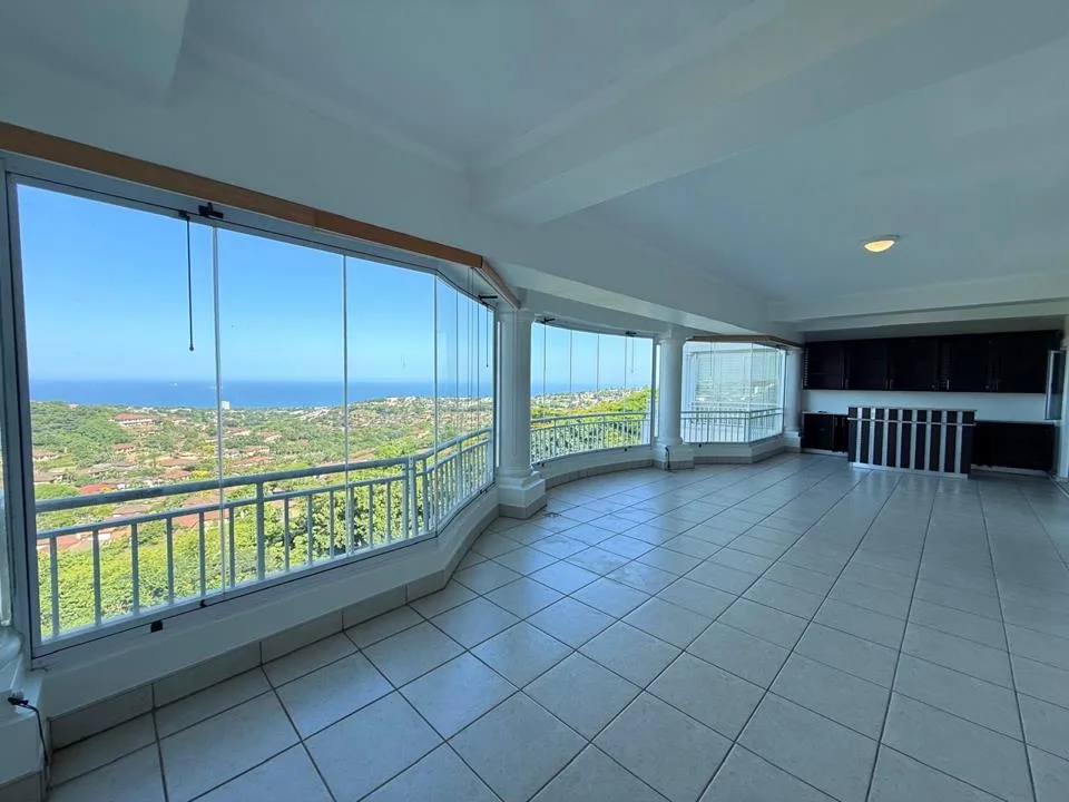3 Bedroom Apartment / flat to rent in La Lucia Ridge
