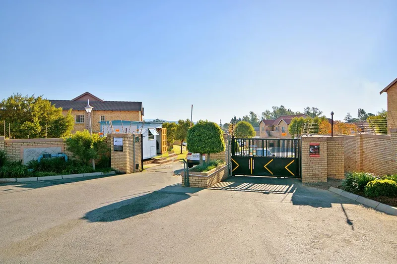2 Bedroom Apartment in Roodepoort West