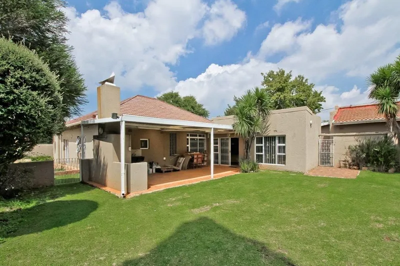 4 Bedroom House for sale in Observatory