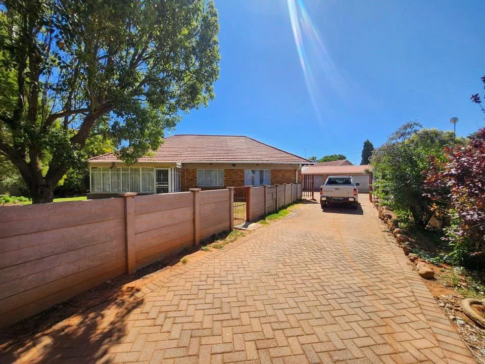 3 Bedroom House for sale in Stilfontein Ext 4