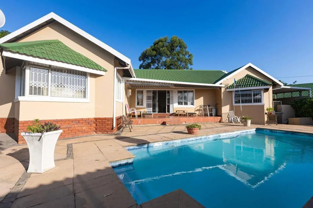 7 Bedroom House for sale in Mount Edgecombe