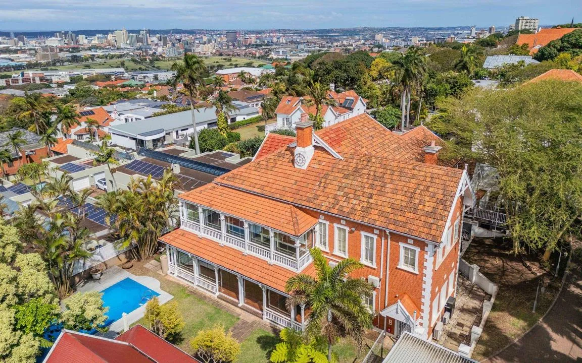 6 Bedroom Apartment / flat for sale in Essenwood