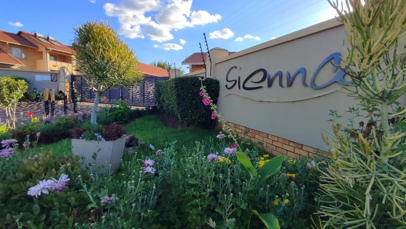 3 Bedroom Townhouse for sale in Monavoni