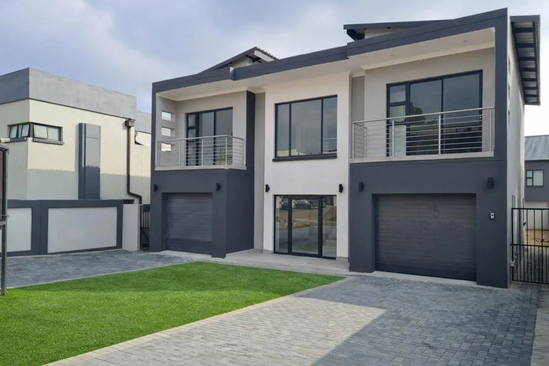 4 Bedroom House for sale in Kameeldrift East