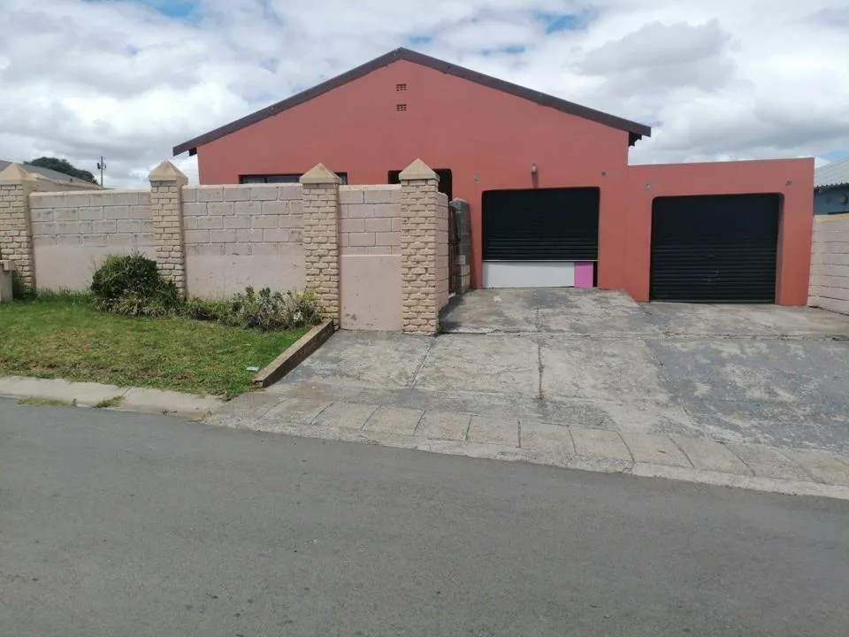 4 Bedroom House for sale in Breidbach
