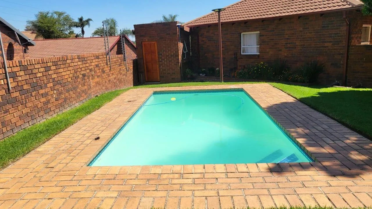2 Bedroom Apartment / flat for sale in Wilro Park