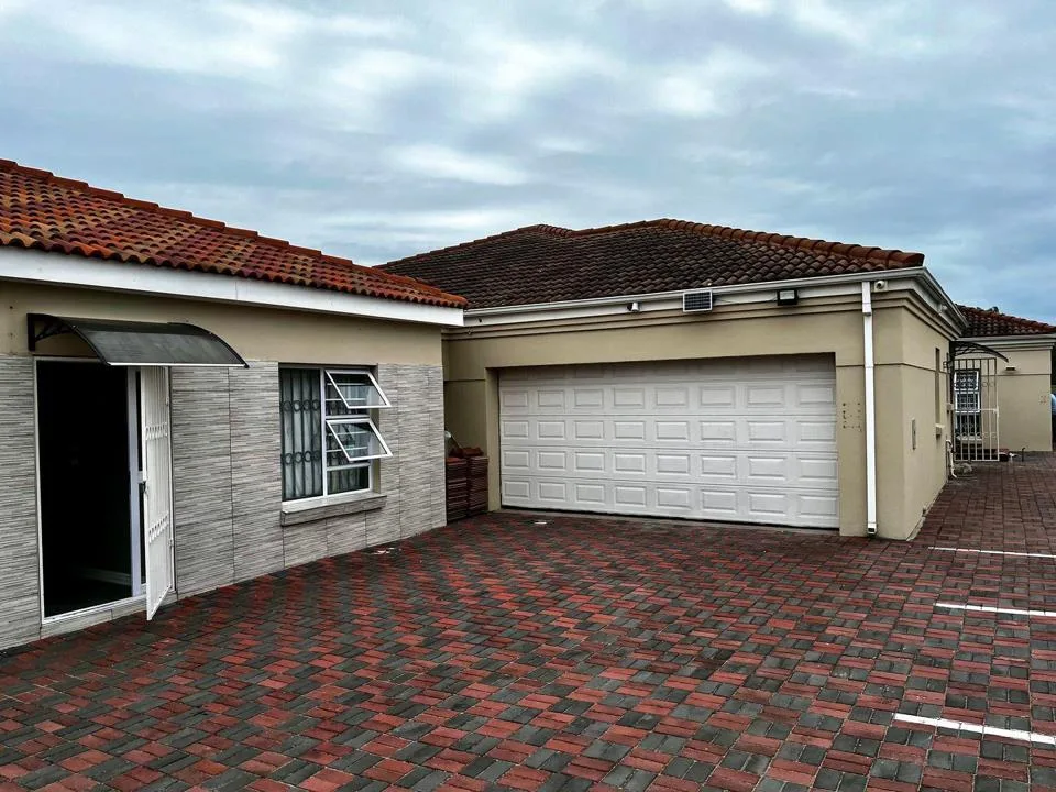 13 Bedroom House for sale in Summerstrand