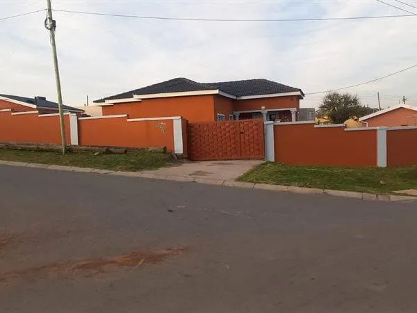 4 Bedroom House for sale in Mdantsane Nu 9