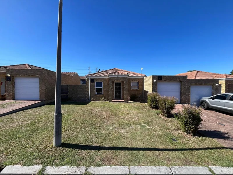 3 Bedroom House in Eikenbosch