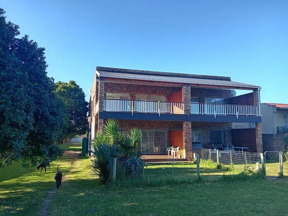 12 Bedroom House for sale in East Bank