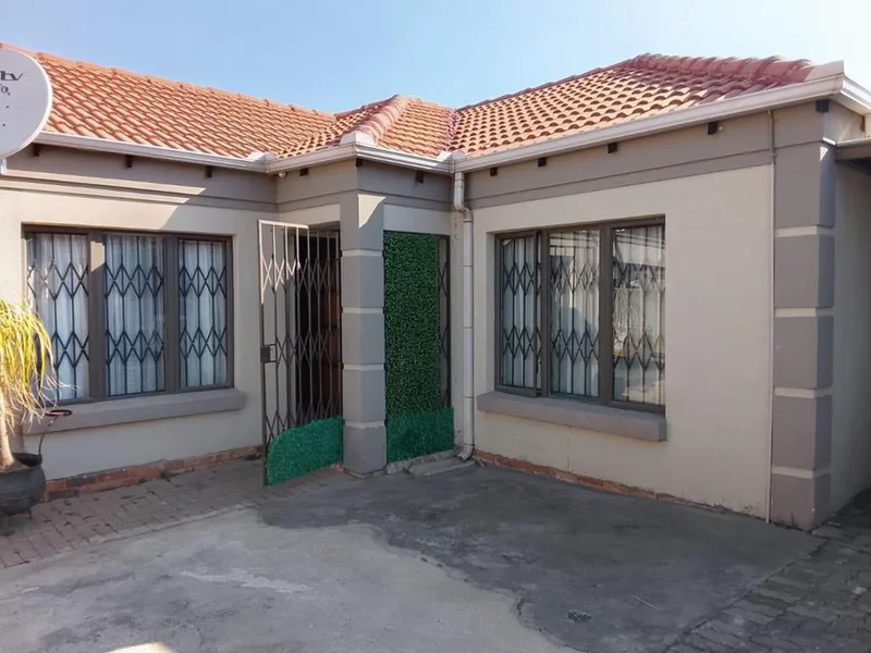 3 Bedroom House for sale in Jackaroo AH