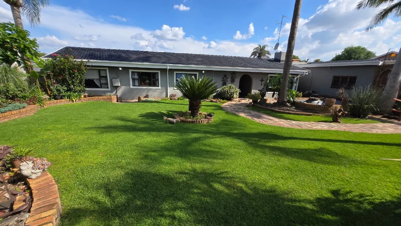 4 Bedroom House for sale in Birchleigh