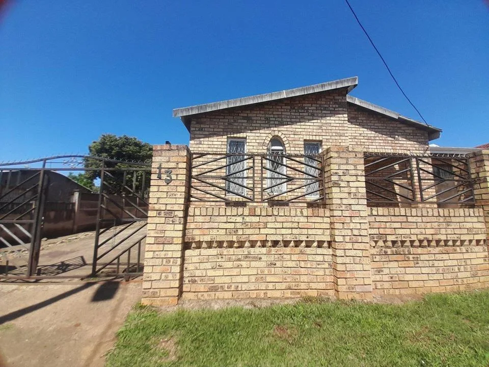3 Bedroom House for sale in Lotusville