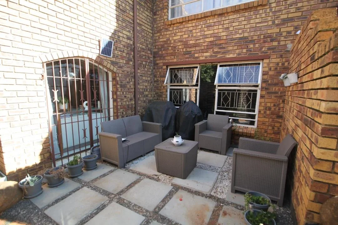2 Bedroom Townhouse for sale in Bruma