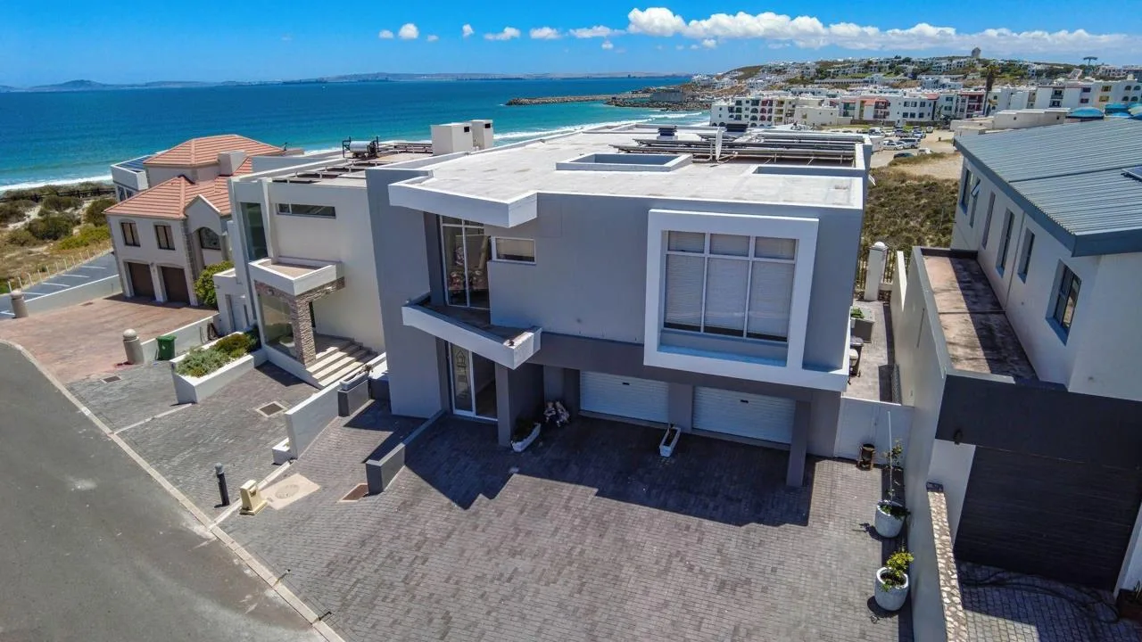 8 Bedroom House for sale in Calypso Beach