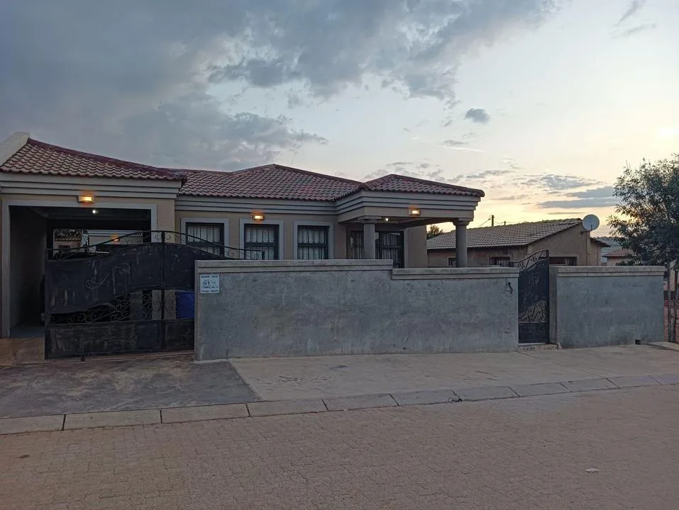3 Bedroom House for sale in Ikageng