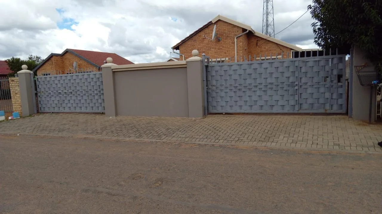 3 Bedroom House for sale in Grasslands