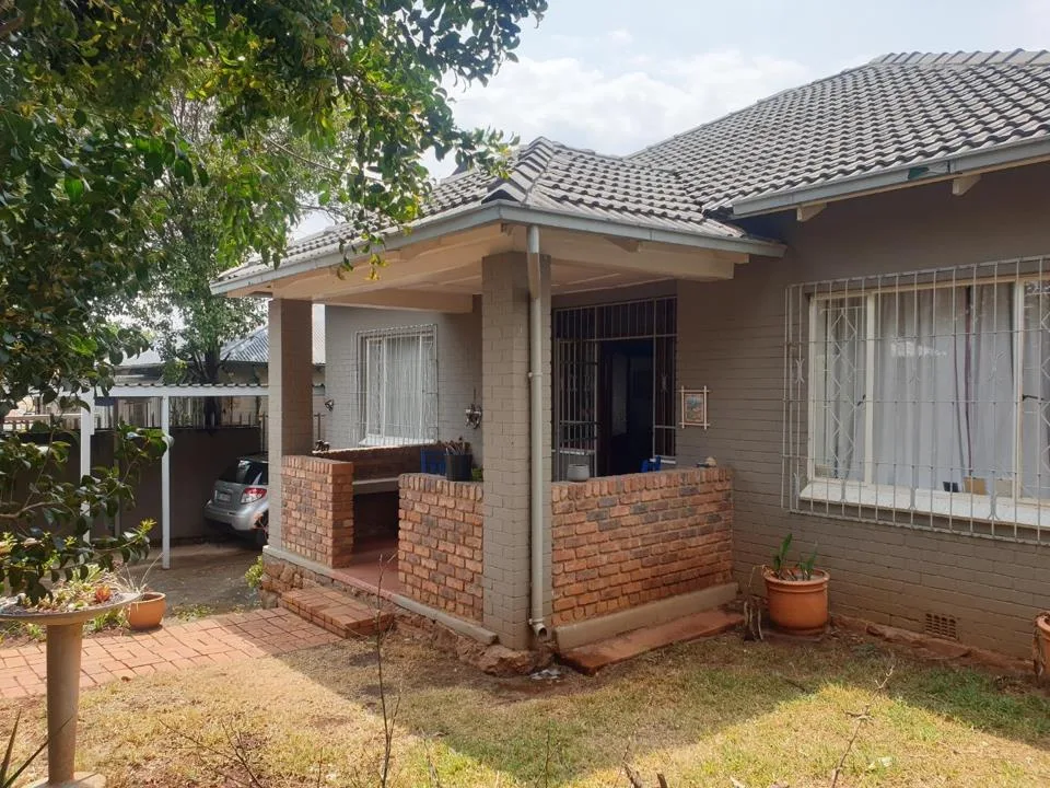 4 Bedroom House for sale in Kensington