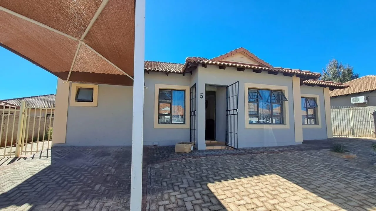 3 Bedroom House for sale in Kuruman