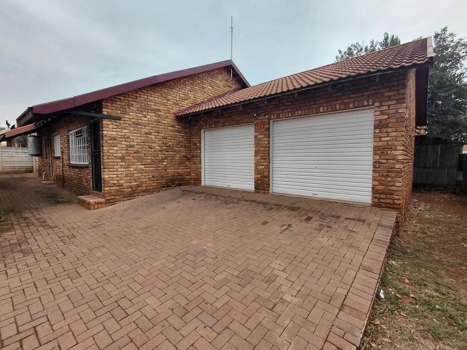2 Bedroom Townhouse to rent in Doringkruin