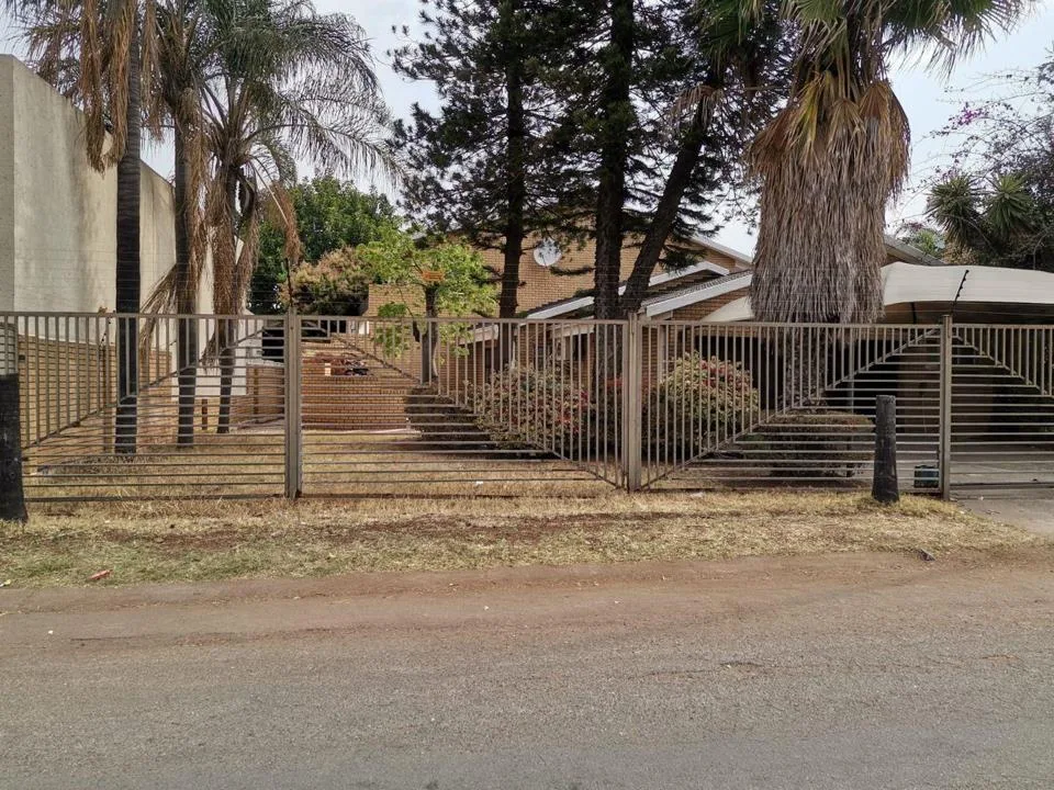 4 Bedroom House for sale in Zinniaville
