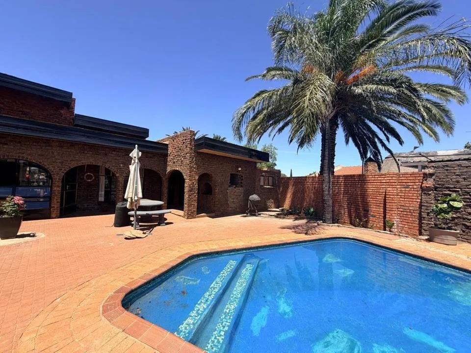 5 Bedroom House for sale in Royldene