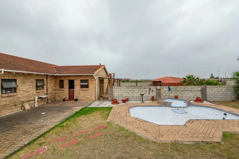 4 Bedroom House for sale in Bluewater Bay