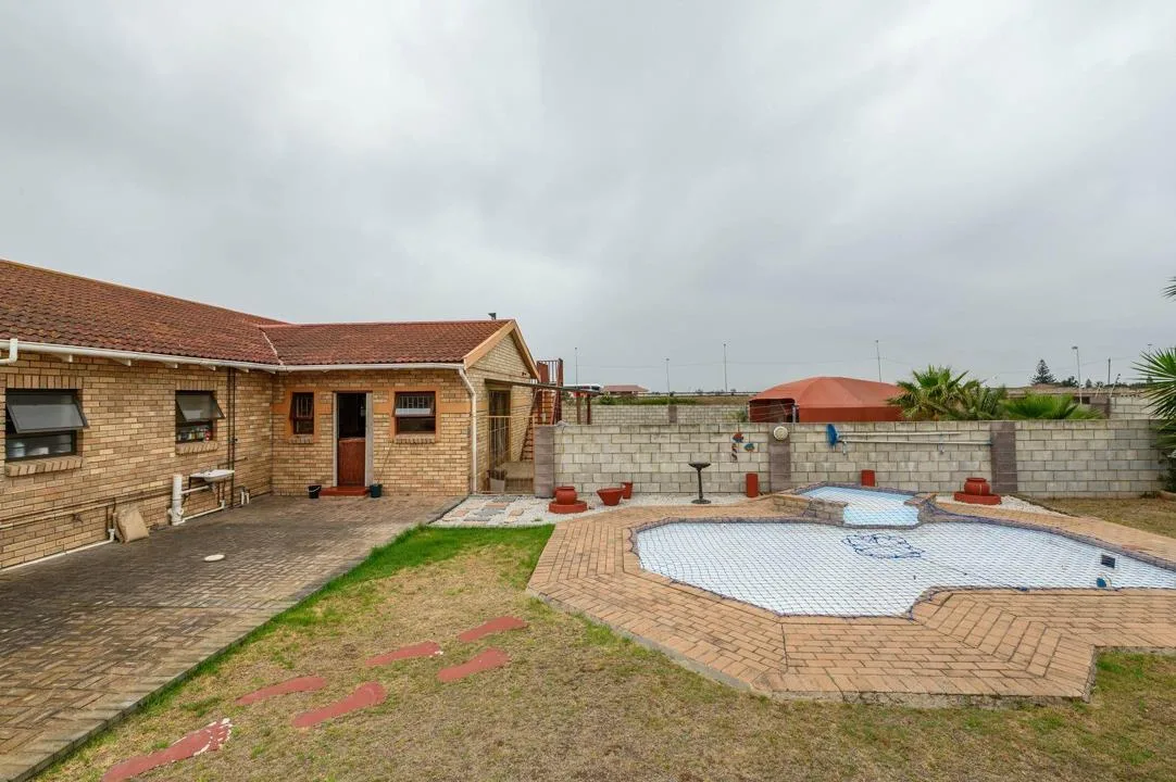4 Bedroom House for sale in Bluewater Bay