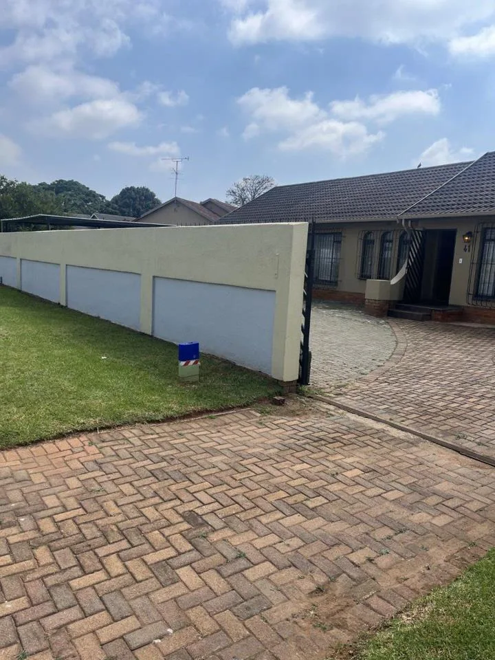 4 Bedroom House for sale in Birch Acres