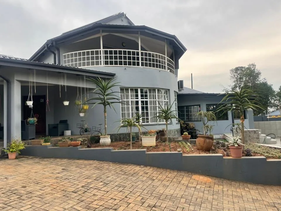 5 Bedroom House for sale in Premierpark