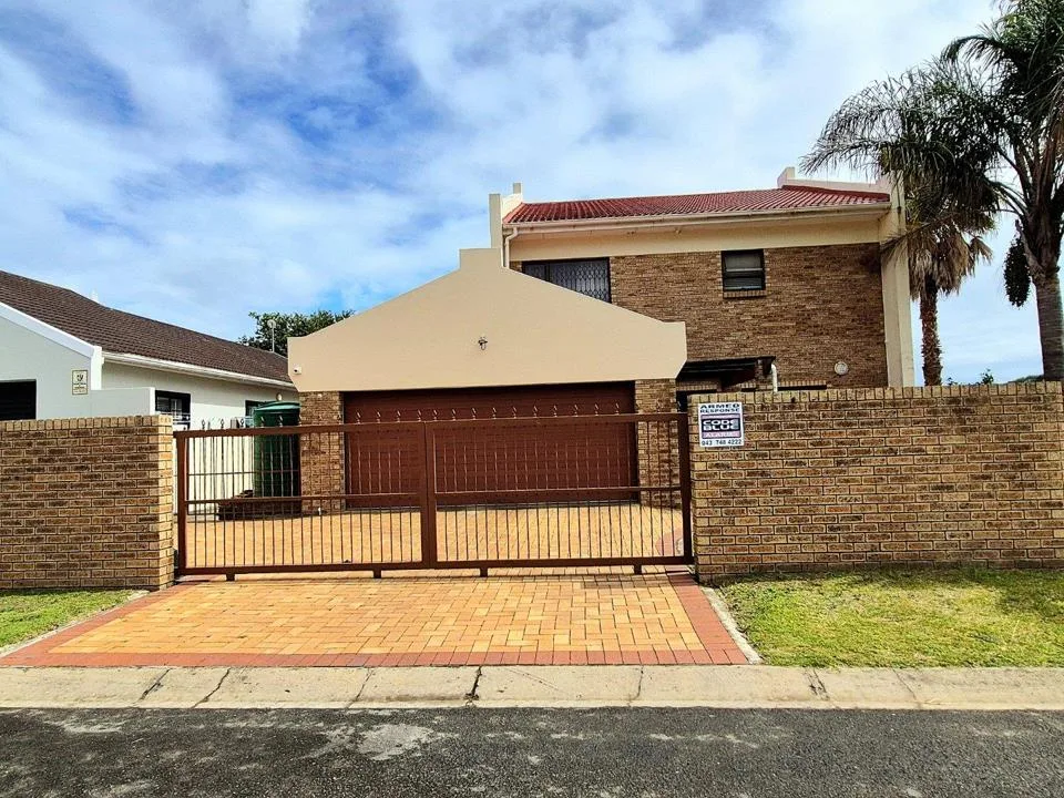3 Bedroom House for sale in Blue Bend