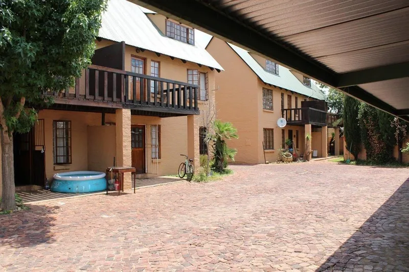 2 Bedroom Apartment / flat for sale in Kannoniers Park
