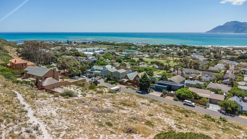 637 m² Land available in Kommetjie