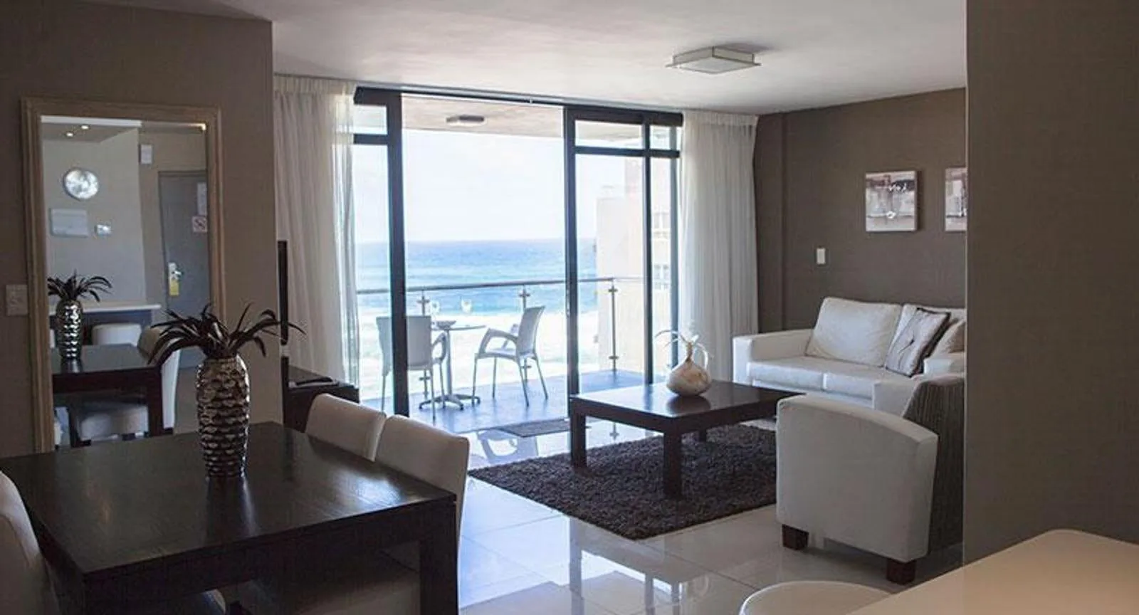2 Bedroom Apartment in Table View