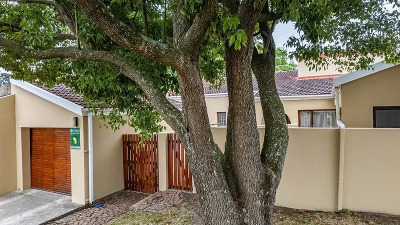 3 Bedroom House for sale in Heather Park