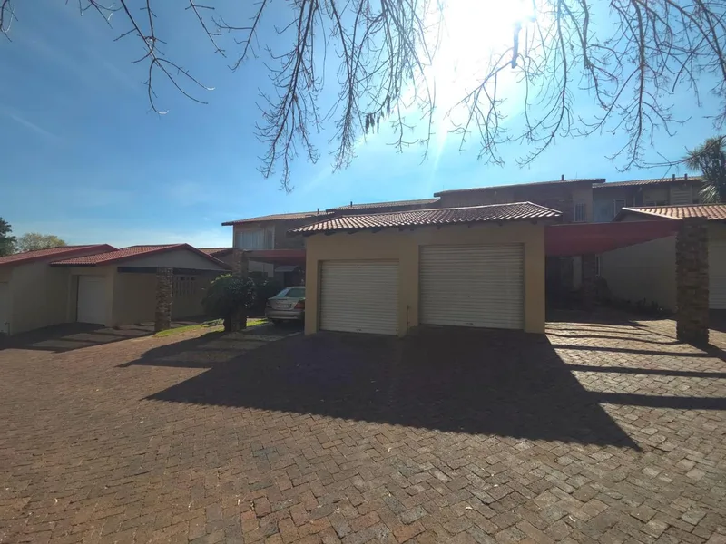 3 Bedroom Duplex in Gallo Manor