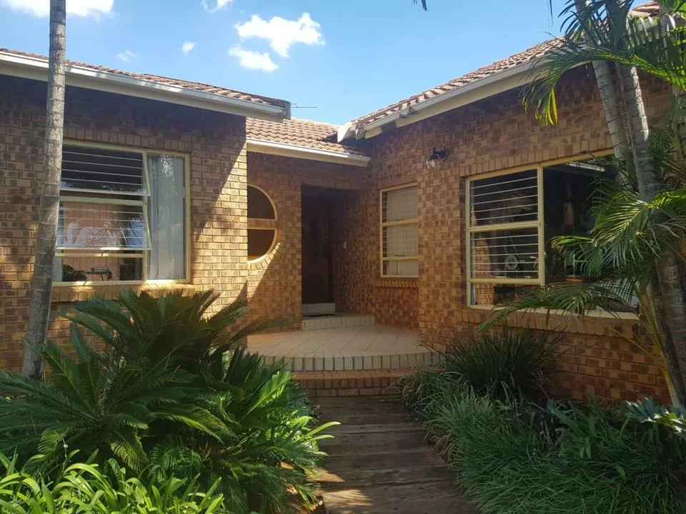 4 Bedroom House for sale in Chantelle