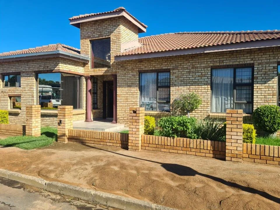 5 Bedroom House for sale in Moghul Park