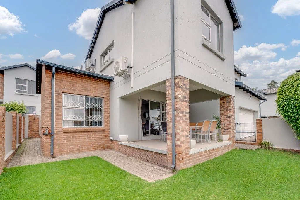 3 Bedroom Townhouse for sale in Honeydew Manor