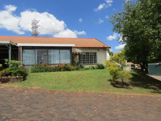2 Bedroom Townhouse for sale in Helderkruin
