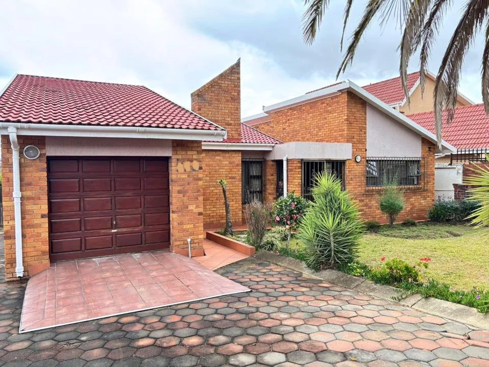 6 Bedroom House for sale in Hillside