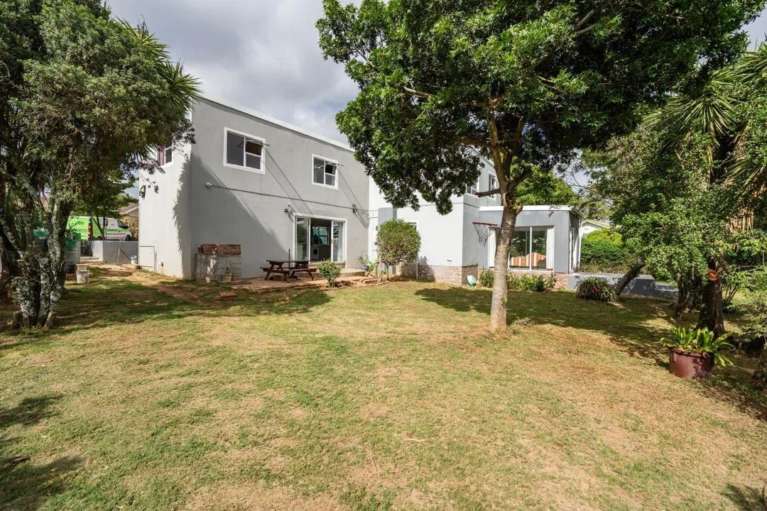 5 Bedroom House for sale in Bathurst